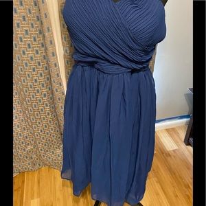 This is the navy blue size 14 to the knee  Tevolio Dress
